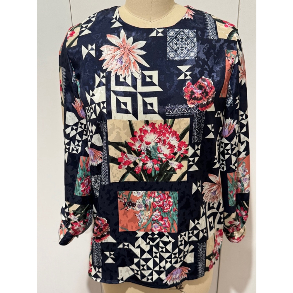 Women's Willow Ridge silky Blouse Size M Navy Multi-color long sleeve